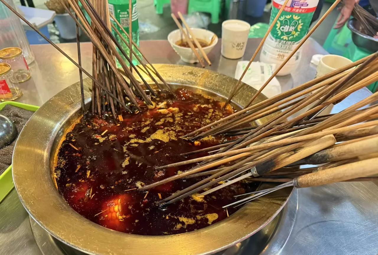 在广西待习惯了，回到四川吃的这又麻又辣的胃有点受不了[捂脸]