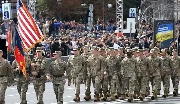 美国阅兵鲜为人知的事
，我也是刚看到:
其一，美国人观看阅兵需要购票，且票价分为