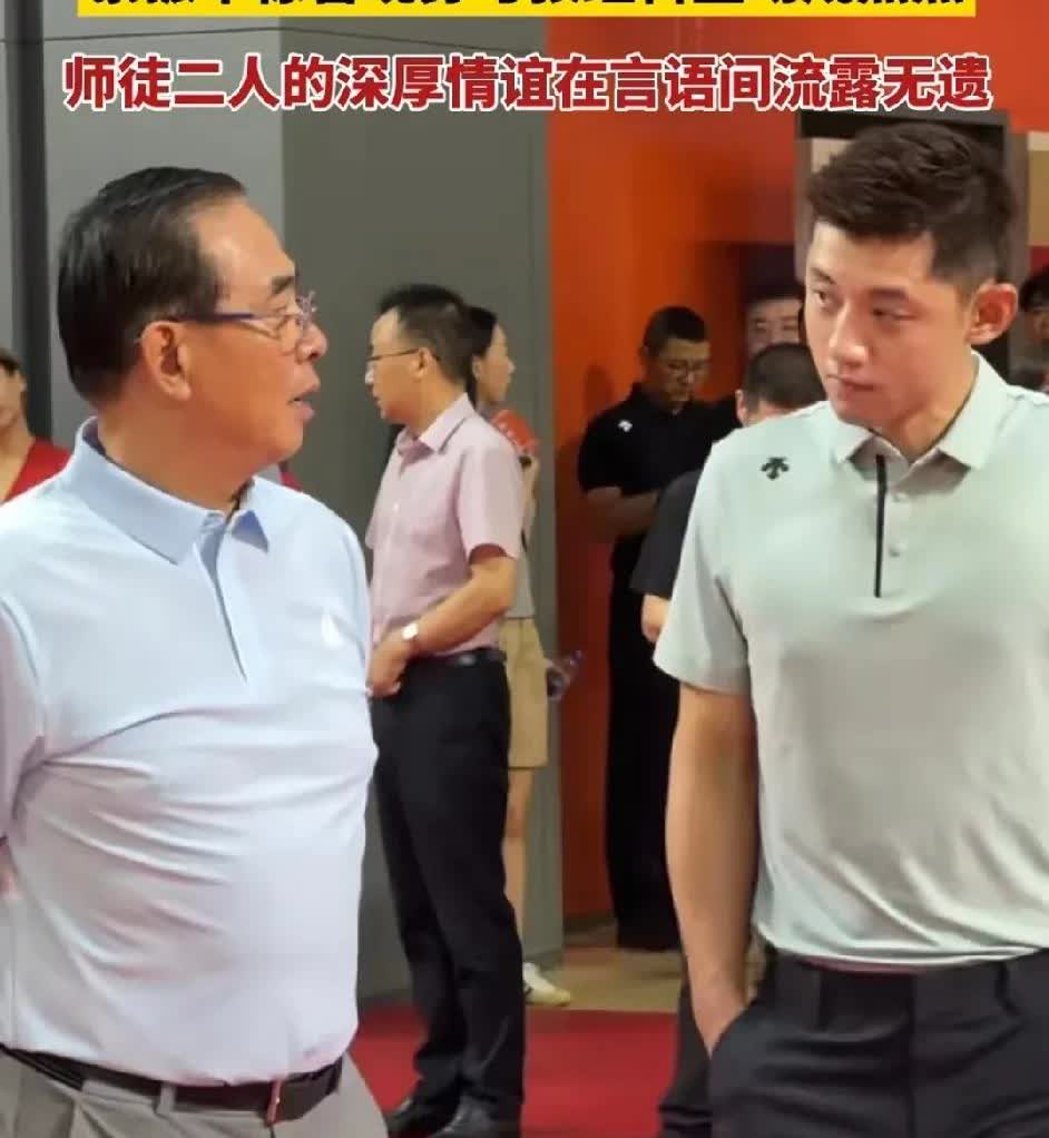 他来了，不经意间。
他在的时候，只是觉得他很厉害，现在往回看，他还很宝贵。
