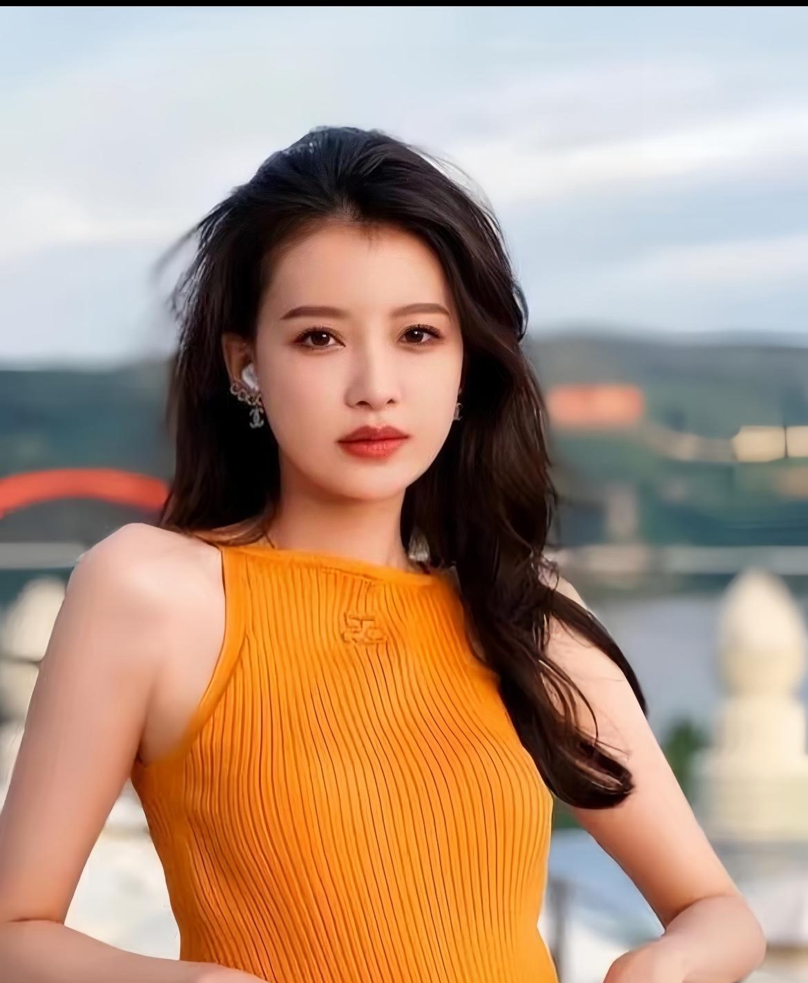 孙怡，
该做的事都做了。
结过婚，生了孩子，当了妈妈，如今的她才
31岁，正是拼