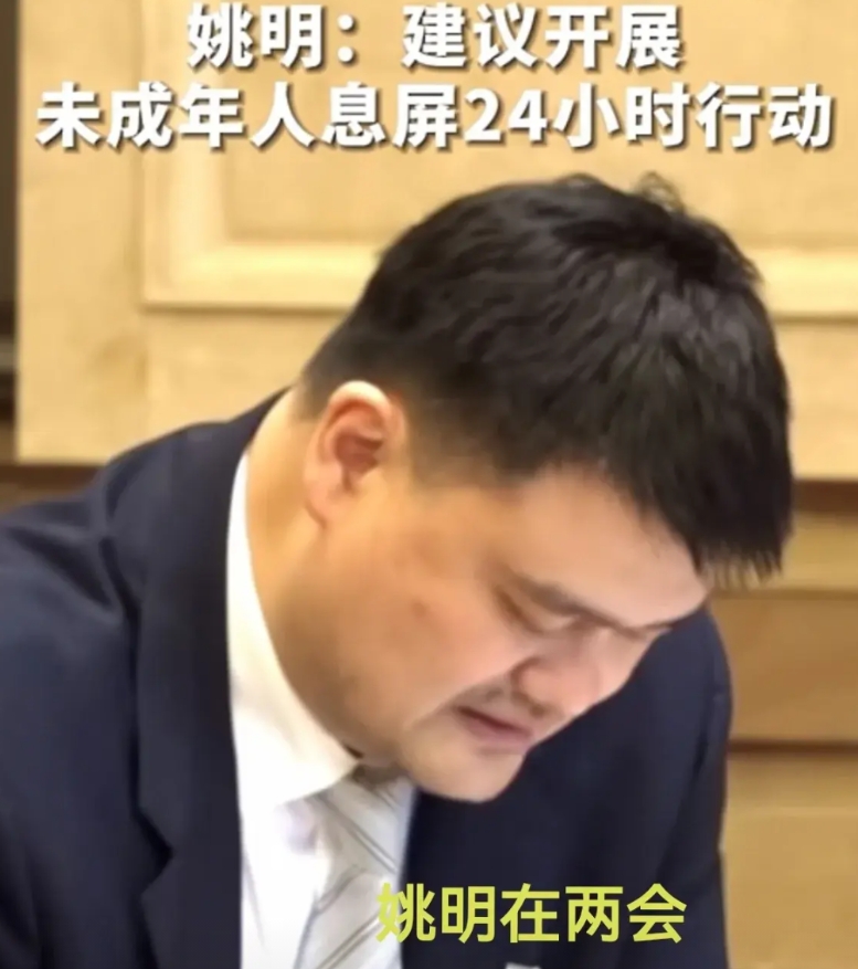 姚明非常优秀，尽管他已不再担任篮协主席，但我一直很钦佩姚明的情商与智商！正是由于