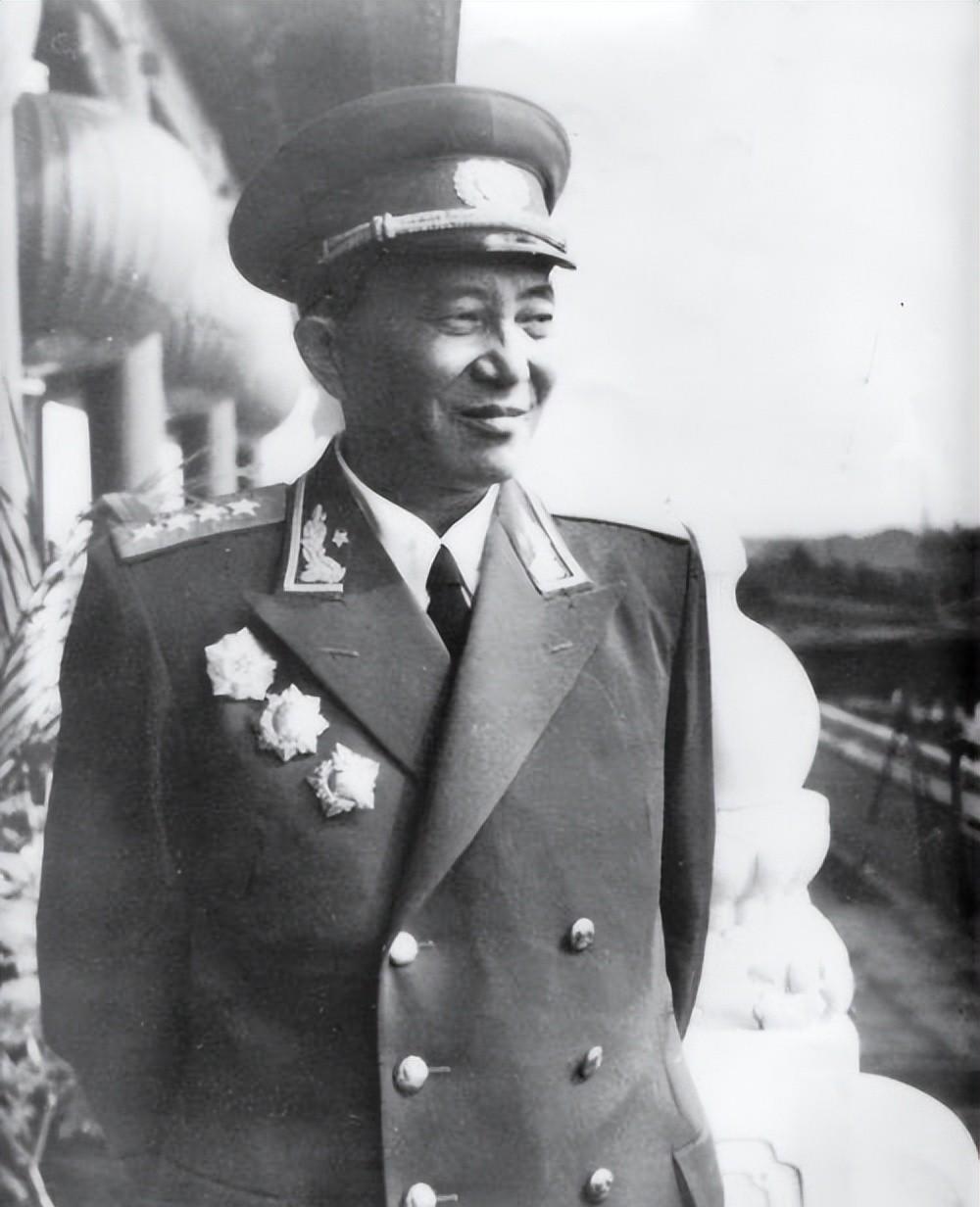 49年毛主席喊来罗瑞卿，让他秘密办一件事：尽管查，天塌下来有我
1949年11月