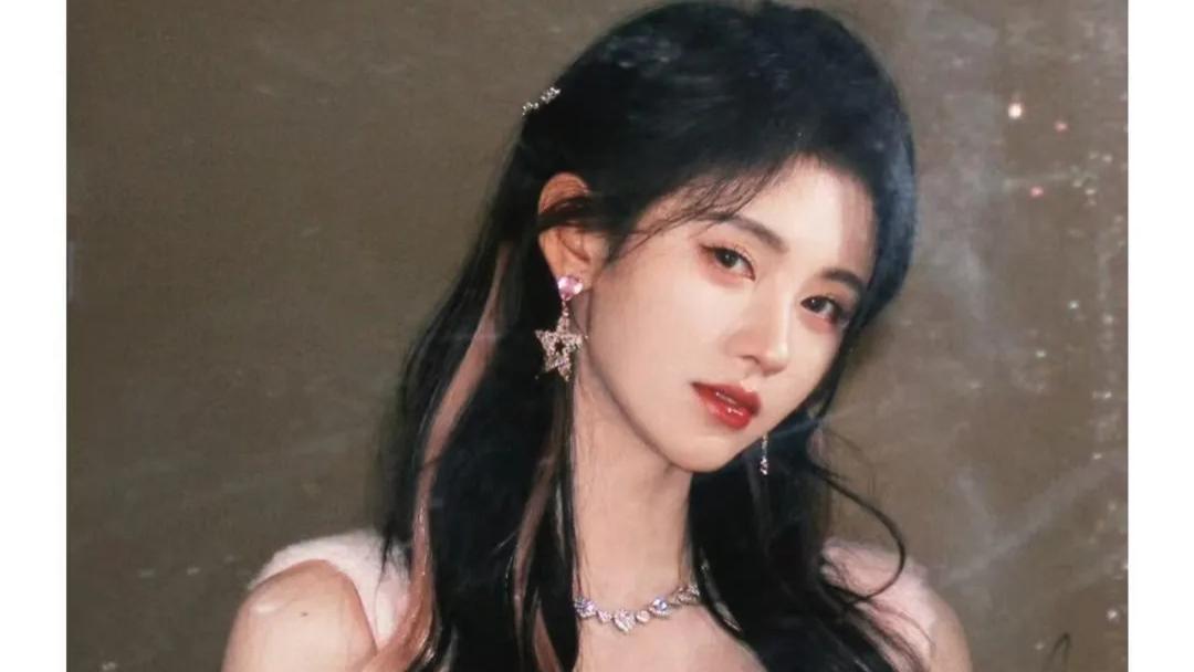 鞠婧祎“粉”碎少女心！这颜值实在是优越，每一帧都是心动狙击