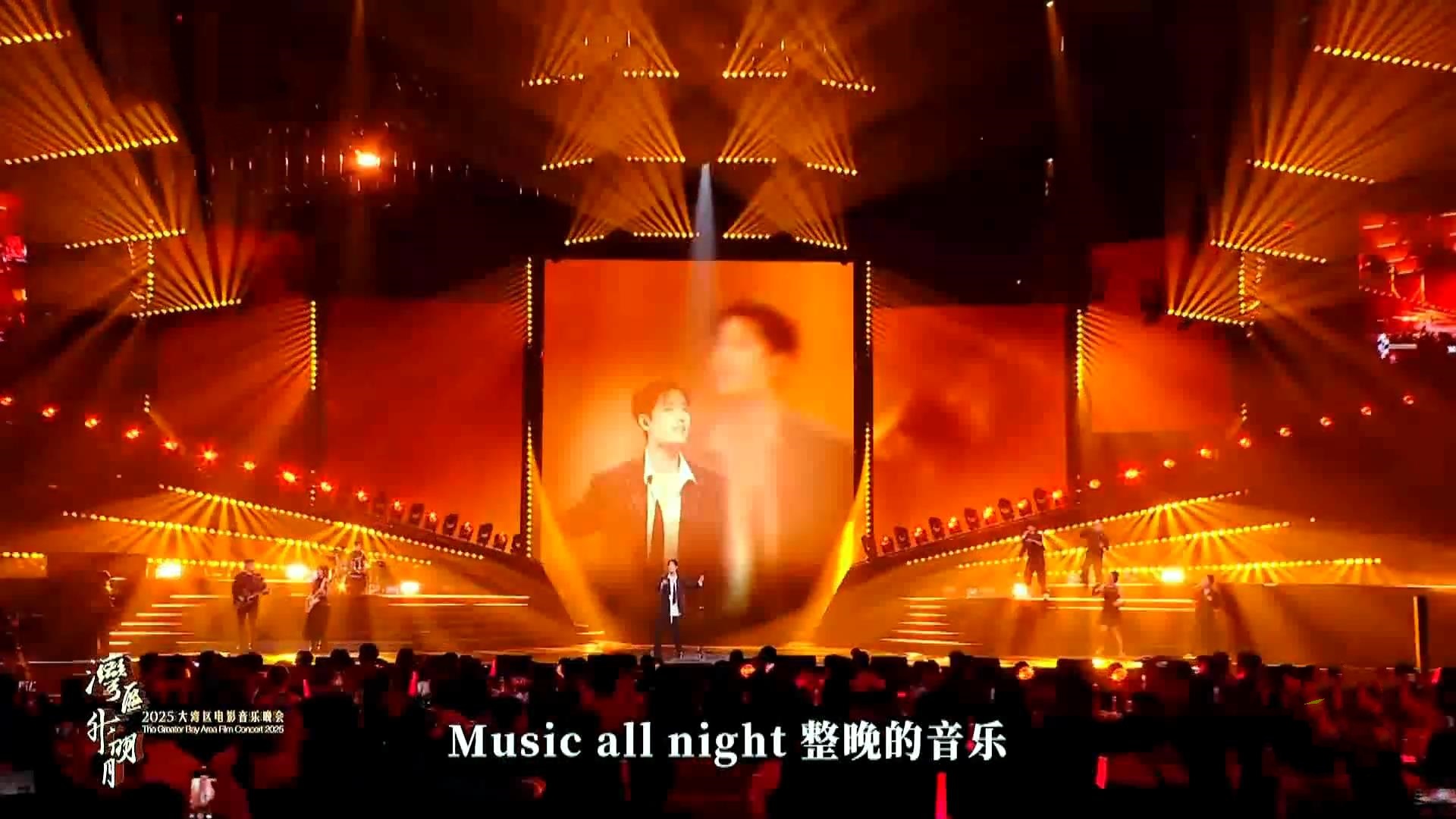 肖战这人气，真是没谁了，不服不行！
湾区升明月，蓝羽介绍肖战时，观众席的尖叫声已