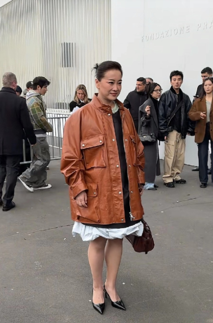 我个人觉得 以前的那个开心果，贾玲再也回不去了唉……怀念她上过的综艺和小品 只是