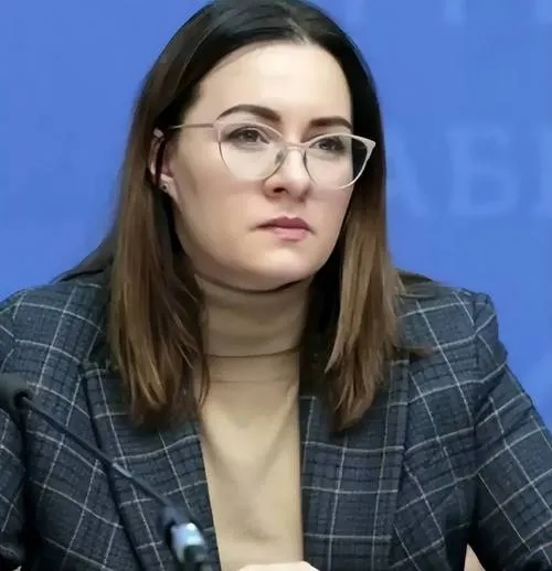 乌克兰新任女总理的“烟幕弹”
近期，网络传出消息称，尤里娅接任乌克兰总理。她曾是