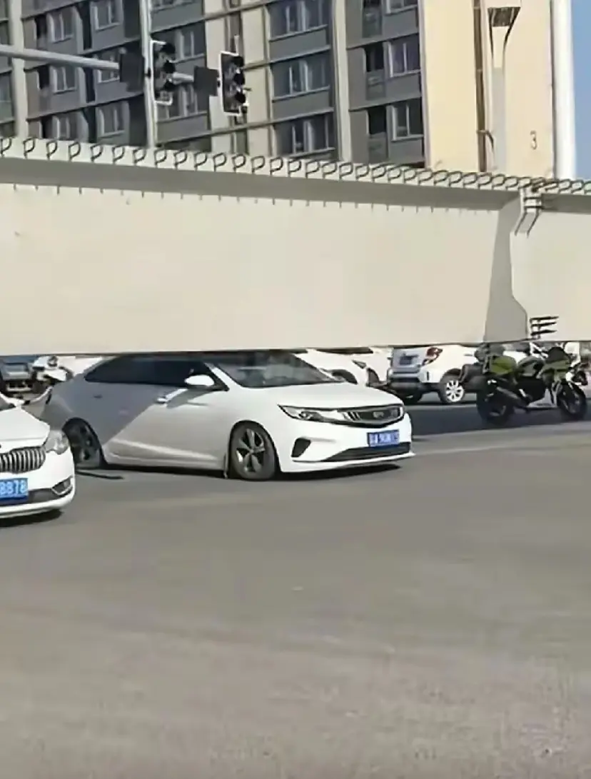 这么低还敢往里开？！活该
