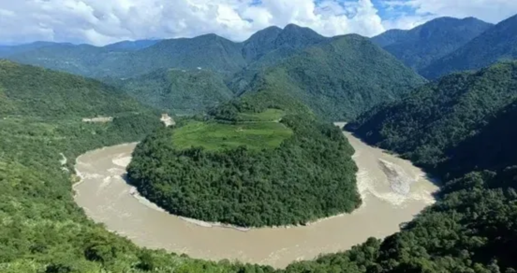 7月23日，据社交媒体报道，雅鲁藏布江下游5座水电站开工建设拉开序幕，此项宏伟工