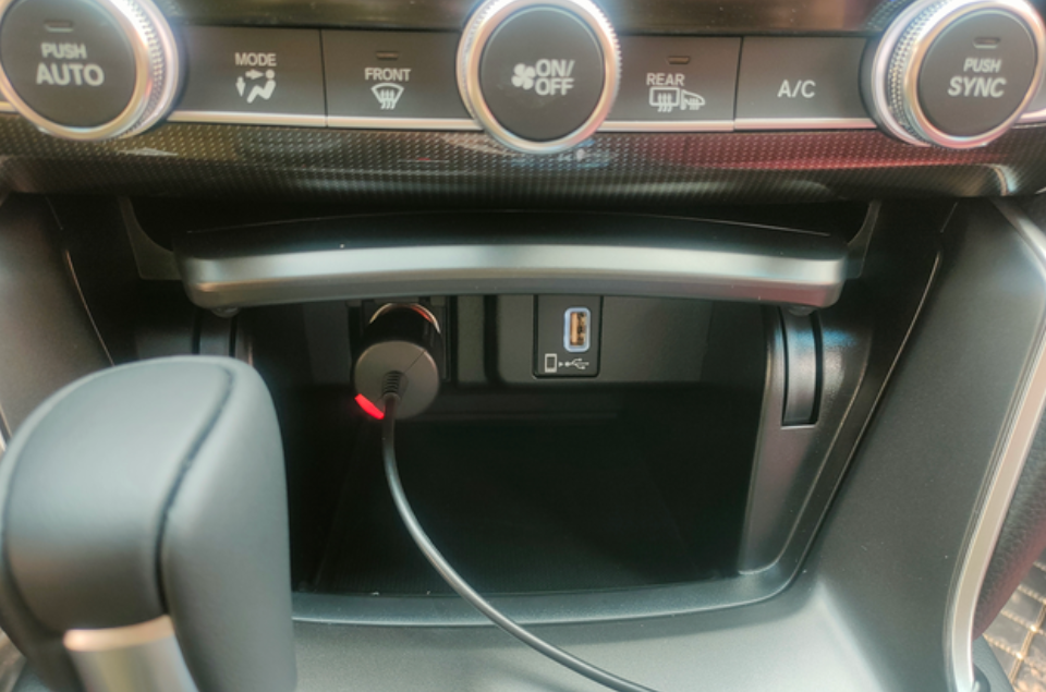 送的记录仪，盖子盖不上了。本来觉得没啥看两天就适应了，开了两天发现不只是盖子盖不