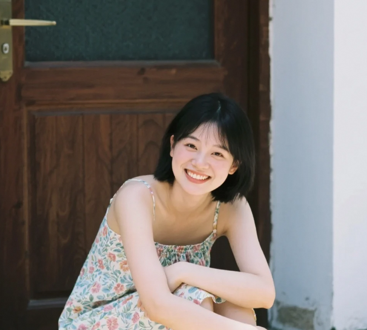 清纯如晨露，邻家少女的治愈系微笑