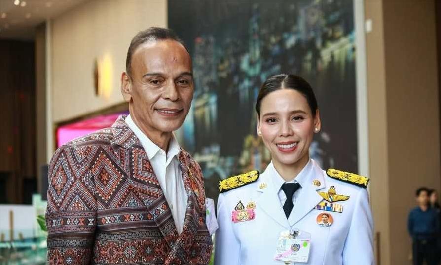 该来的还是来了，佩通坦下台后，终究连文化部长一职也没能保住！阿努廷正式宣誓就职泰