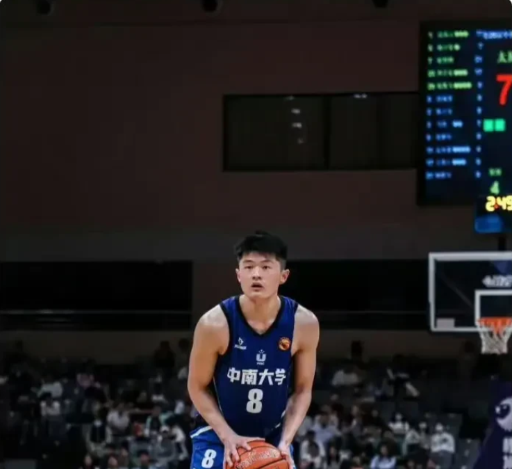 徐昕距离加盟青岛男篮一步之遥！据了解，青岛国信俱乐部给出了交易徐昕的最高报价，就