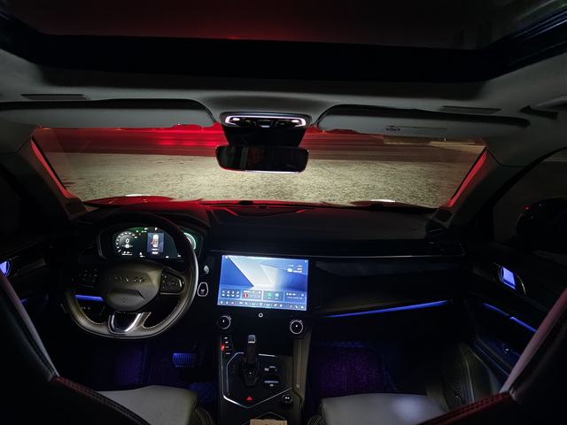 并线辅助灯只亮一半啥情况
后视镜并线辅助灯突然变得不灵敏了，而且只亮下面那一半