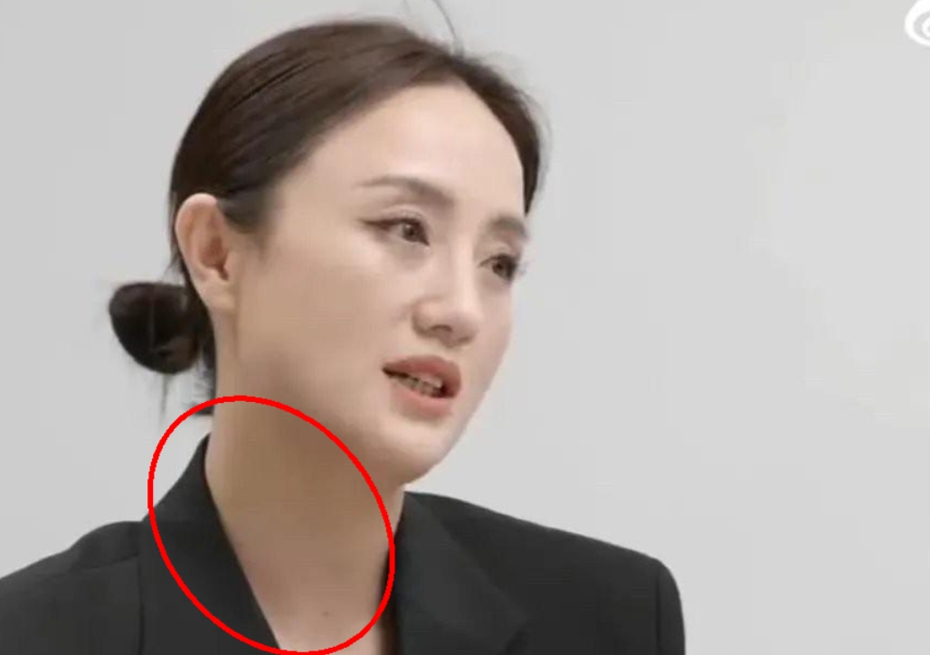 谁能想到
朱媛媛的告别仪式惊动了两大官方机构
中戏直接给国家话剧院发唁电
这种阵