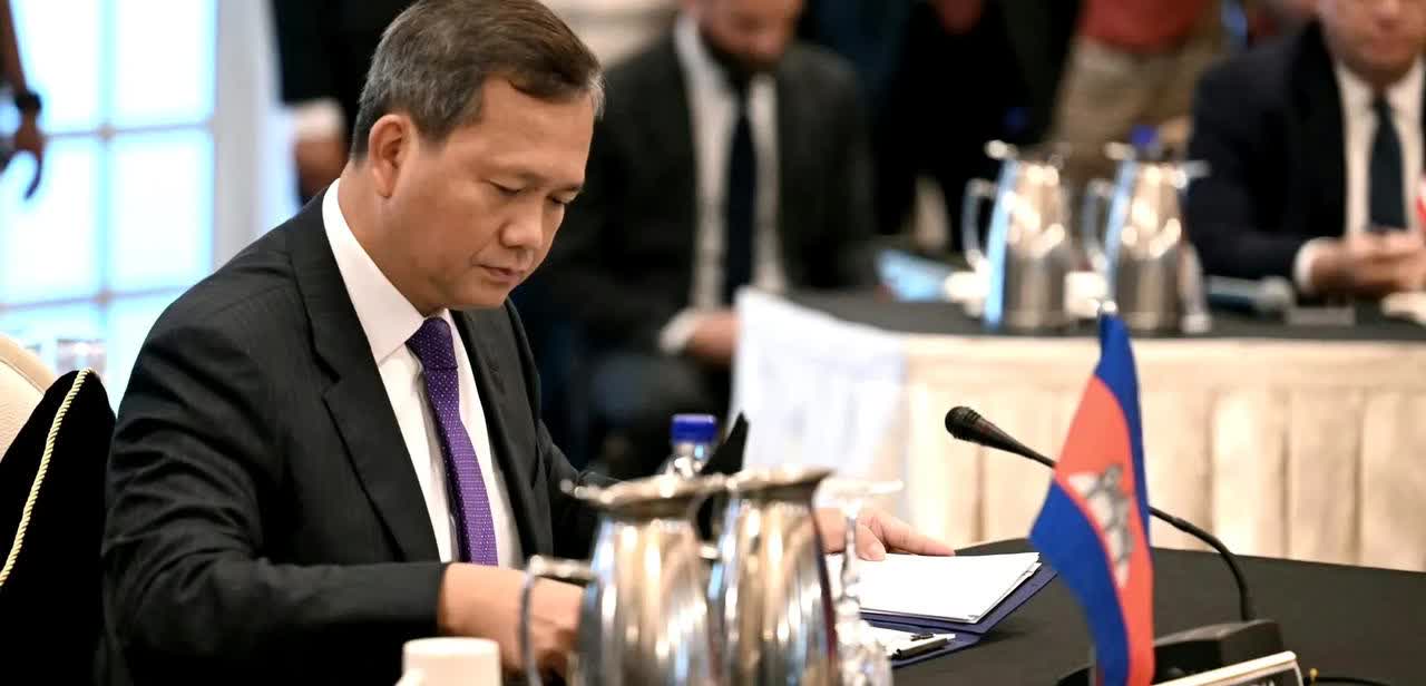 泰柬首相在大马首相官邸进行和谈，泰国代首相 Phumtham Wechayach