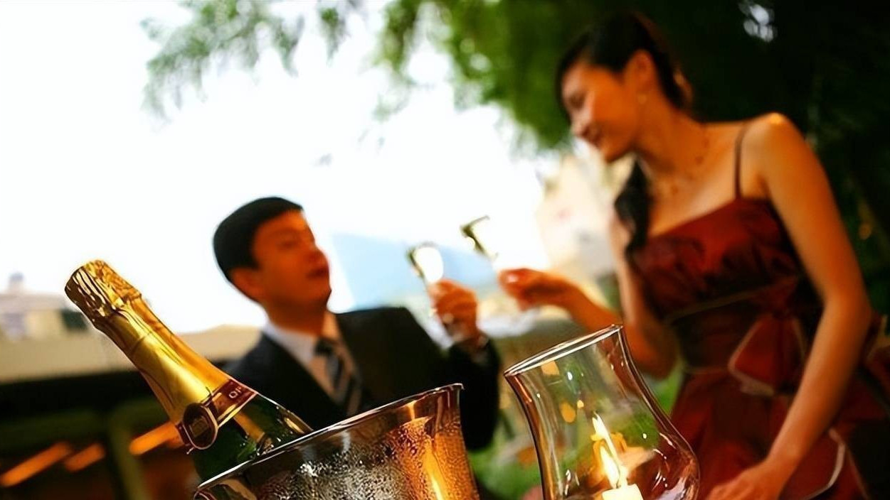 国家果断出手，两名内鬼被抓，身份不简单，有人投敌只因美色诱惑