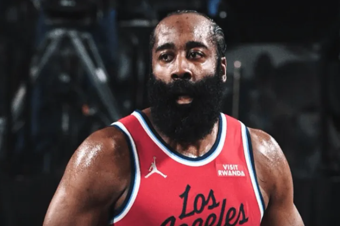 NBA常规赛，快船客场115-92战胜老鹰。
全场比赛，快船后卫詹姆斯-哈登首发