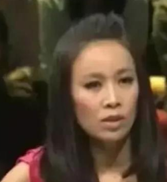 有一次，谷建芬通知那英:“快到录音棚来一趟，试首歌。”那英乐颠乐颠的就去了。到那