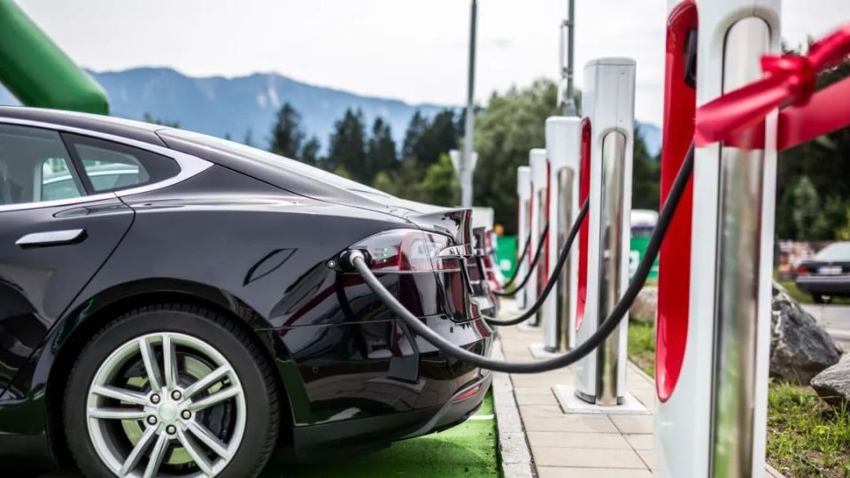 月销3万VS月销7万，新势力品牌销量分化的背后