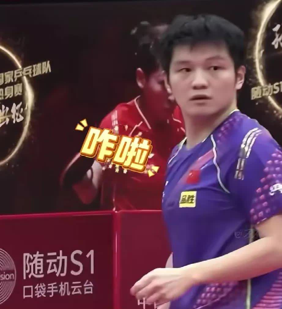 东京奥运前举办的奥运模拟比赛。
陈梦挑了和樊振东对打。
那时是疫情不能吹球。