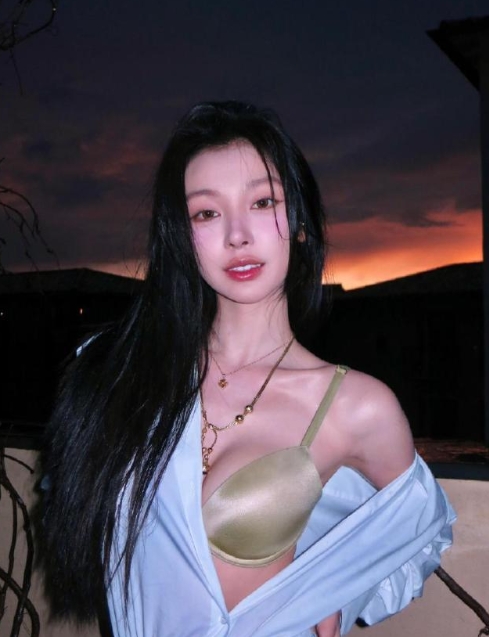 易梦玲维密内衣宣传照绝了，美到让人窒息！