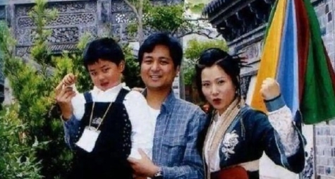 何赛飞与老公杨楠一见钟情，裸婚嫁初恋，丁克10年生娃，结婚37年的她，被宠上天了