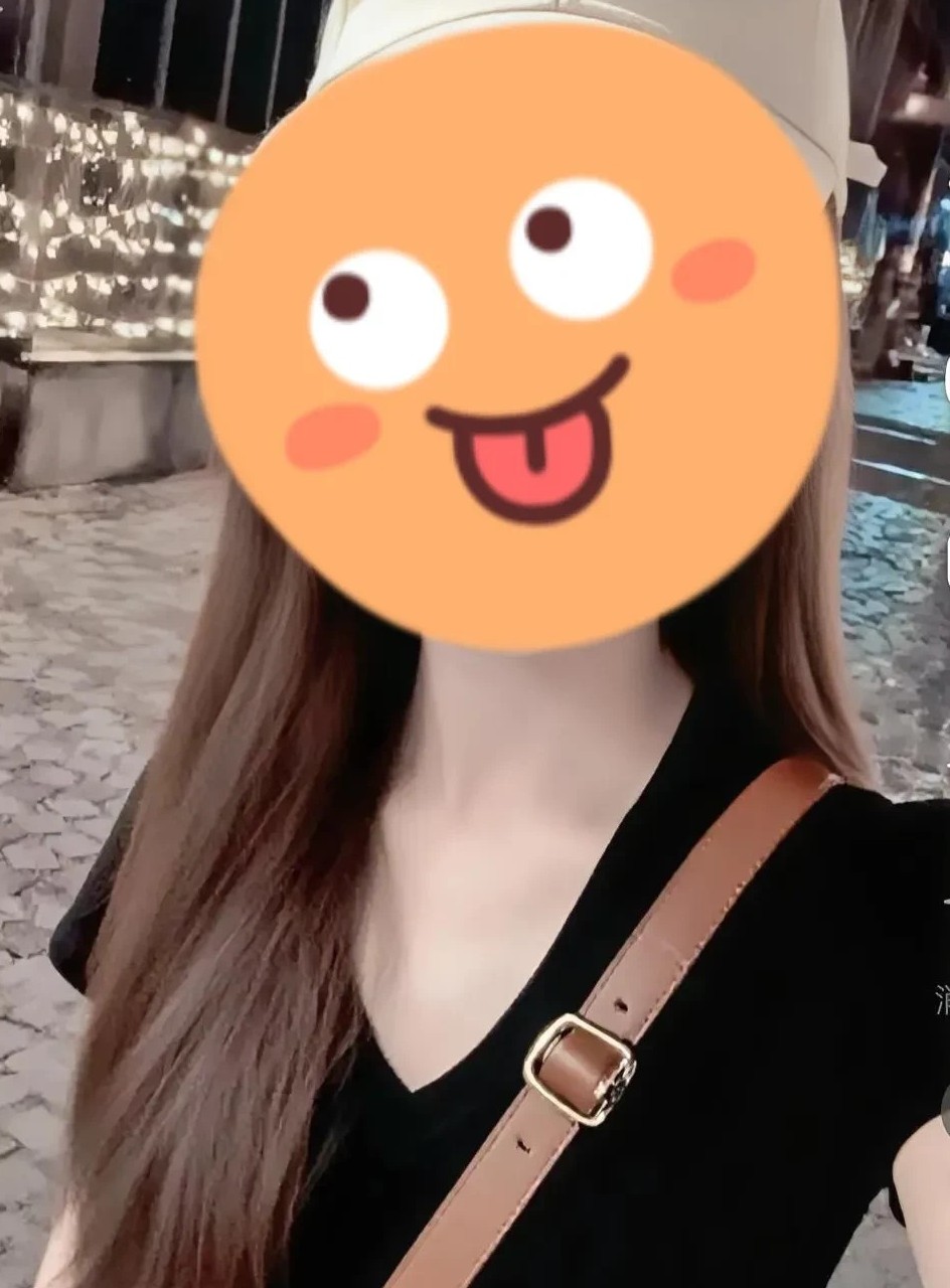早上一睁眼
朋友圈全是要
秋天第一杯奶茶
咱也不知道是
谁起的这个头儿
想喝自己