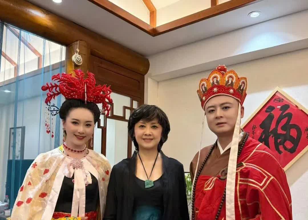 岁月不败美人！73岁“女儿国国王”朱琳状态惊艳，依然是那个最美的女王！