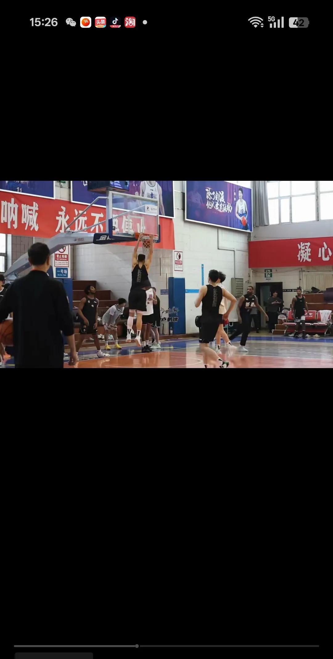 新疆队又一个大杀器满血回归！
“腿哥”朱旭航本赛季首次参与队内对抗训练！
基本上
