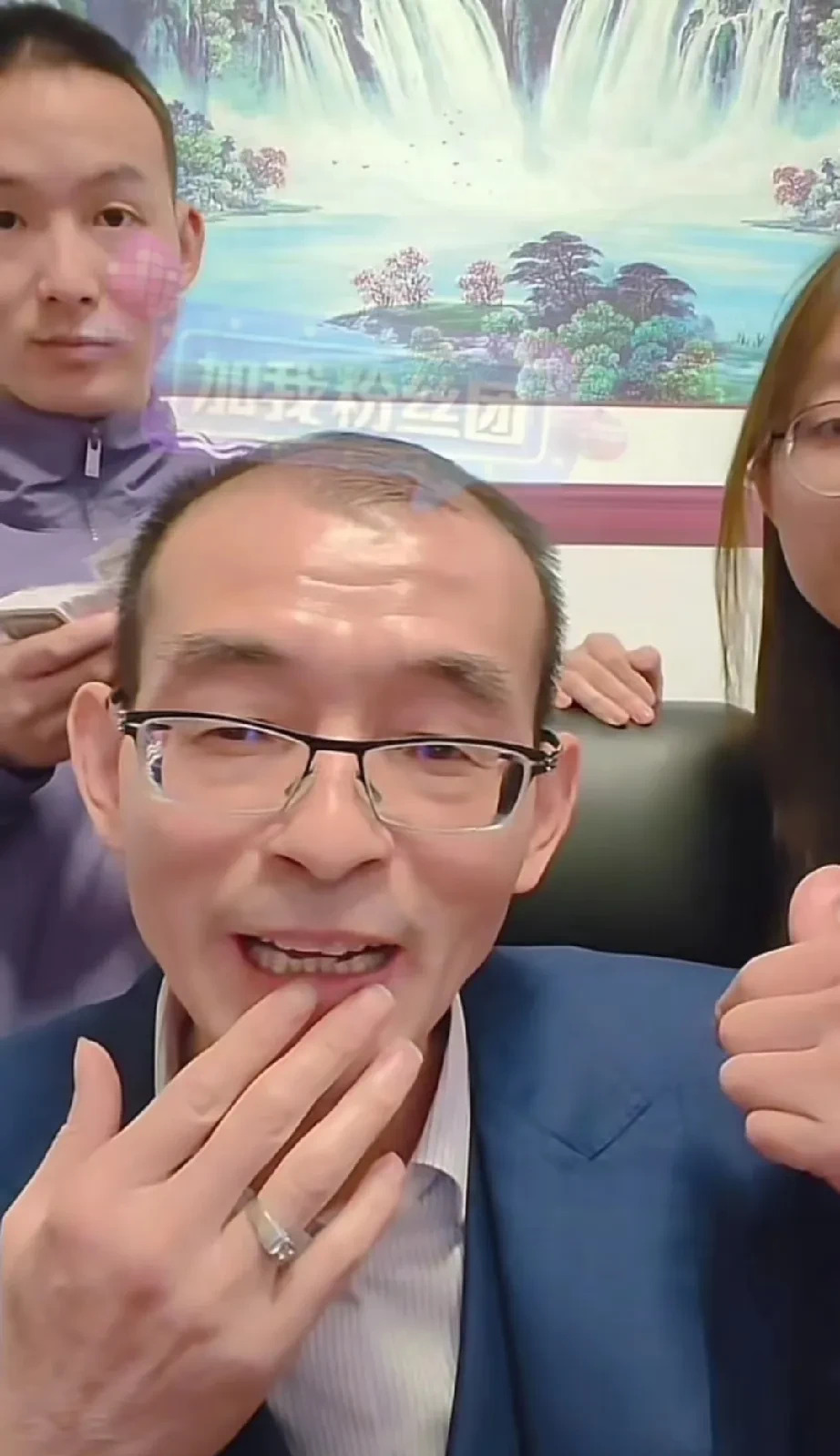 谢爸直播强调谢浩南是独子











我的天哪！你们能相信吗？网上居然