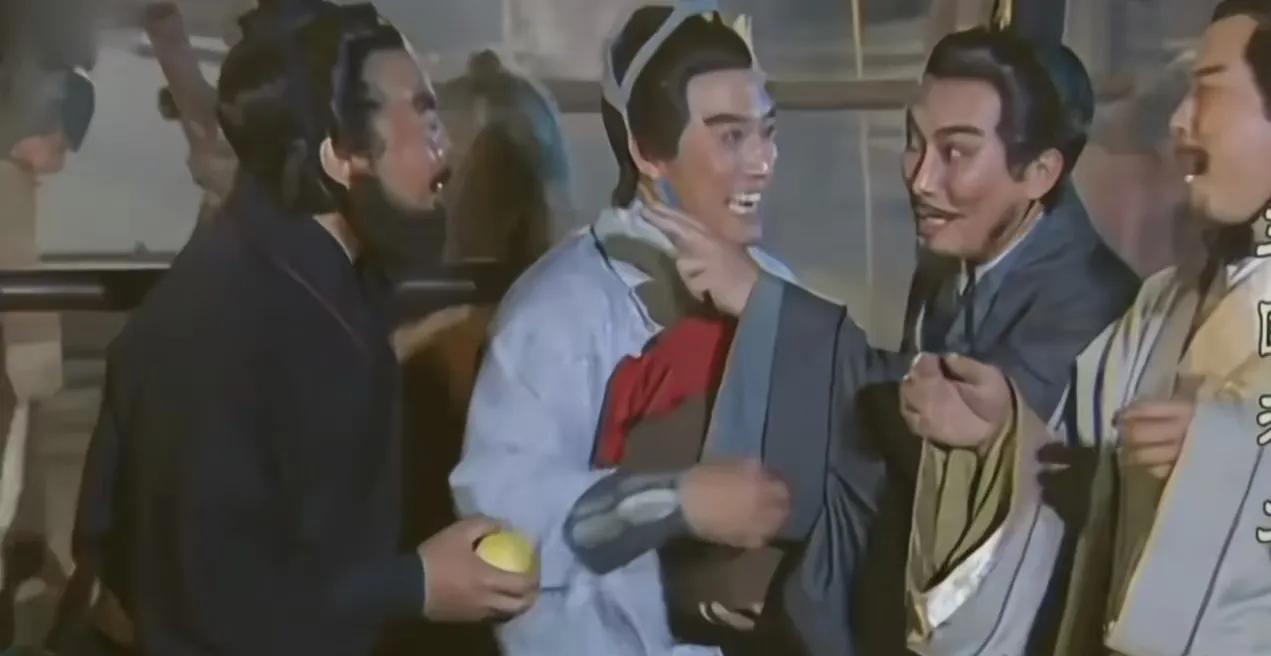 刘备:哈哈天助我也，今日我便要重塑大汉荣光。要知道，刘备虽然也是主公，但他可不只