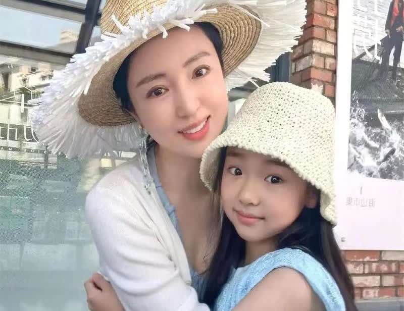 张维伊管董璇女儿叫窝子

听的人拳头都硬了

人家亲爹
起名小酒窝多可