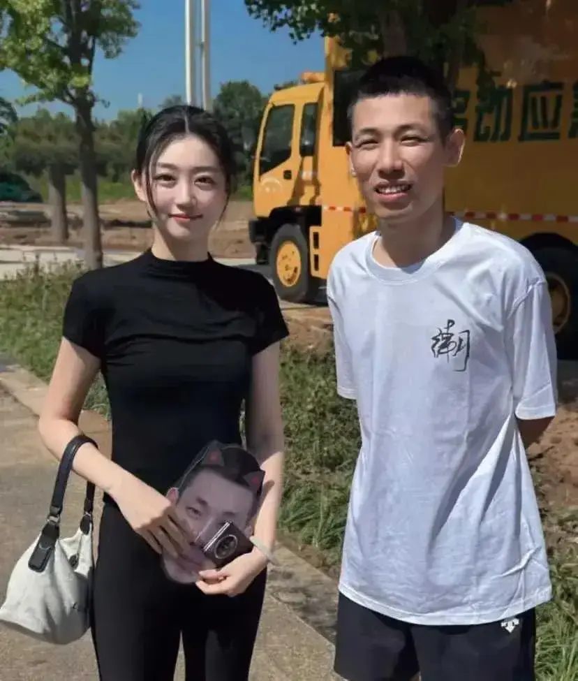 这身板多少人想娶做老婆？他俩是真有夫妻相