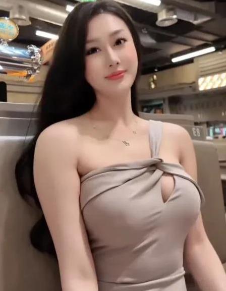 女人一旦谈钱
女人一旦谈钱
就能吓走一大群虚情假意的人
金钱不能衡量爱情
但可以