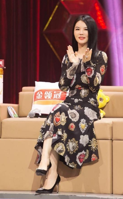 这还是李湘没有变胖之前，确实是很有女人味。