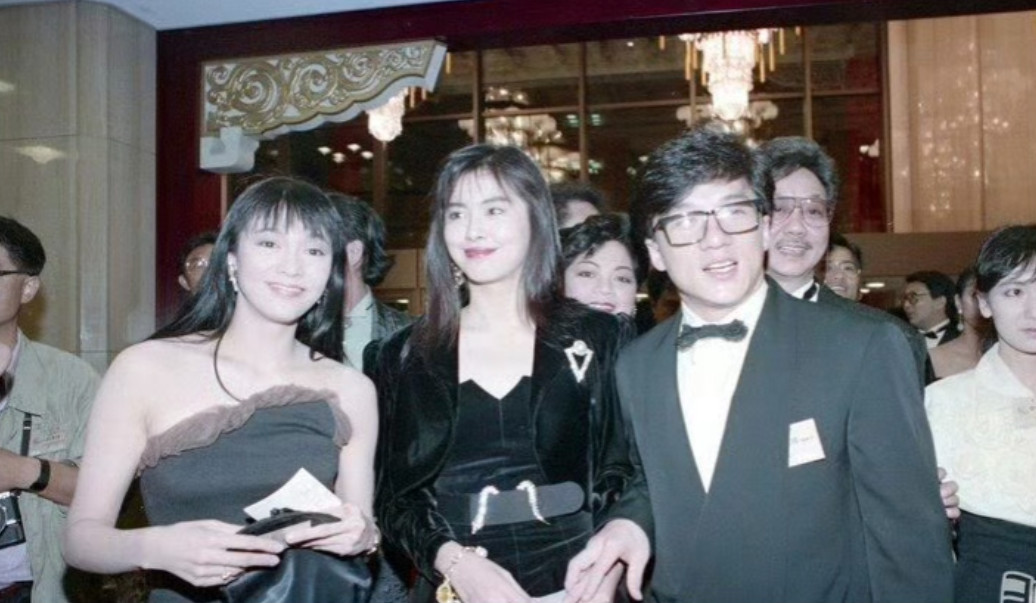 年轻时候的郑裕玲、王祖贤、成龙。

那个时候，香港电影蓬勃发展，走向世界。是的，