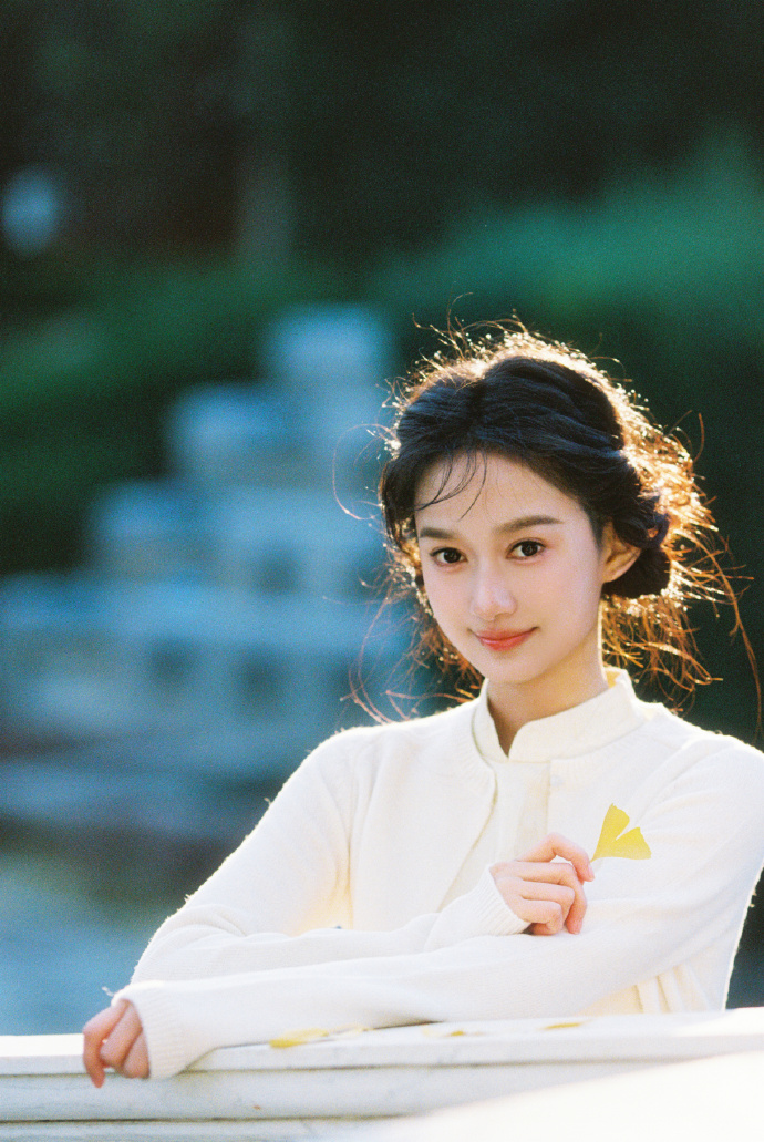 夏梦的这组白裙套装，感觉还是相当可以的，nice！