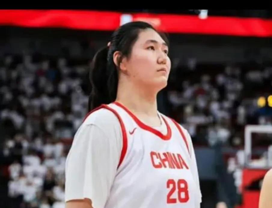 大家好，我叫张子宇。
一个18岁小女孩，或许这个年纪我还应该在课堂读书，下课的时