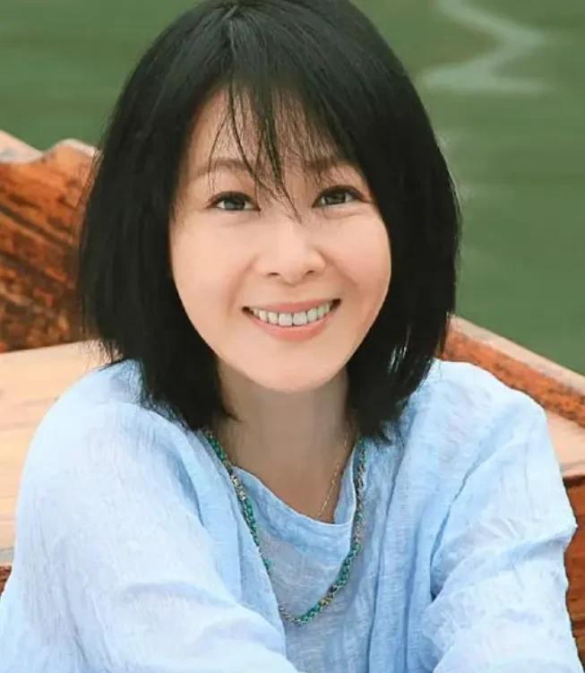 我去扒拉了一下
好家伙，有一个大发现
也许大家都错怪刘若英了，不是她不想唱《诚实