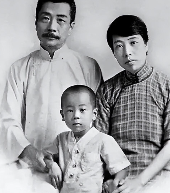 1968年，鲁迅的挚爱许广平因病去世。临死之前，她留下了遗言：“我坚决不和鲁迅一