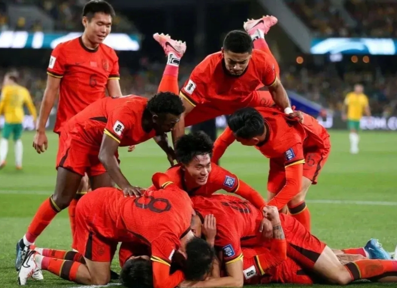 国足躺赢的历史面临断绝

国足挨骂几十年，一直在躺赢，不管国人怎么骂，球迷怎么失