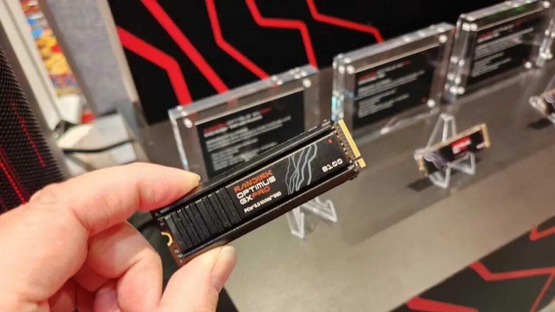 别了“蓝盘”与“黑盘”：闪迪于CES 2026官宣SSD全线更名，Optimus品牌重燃回归