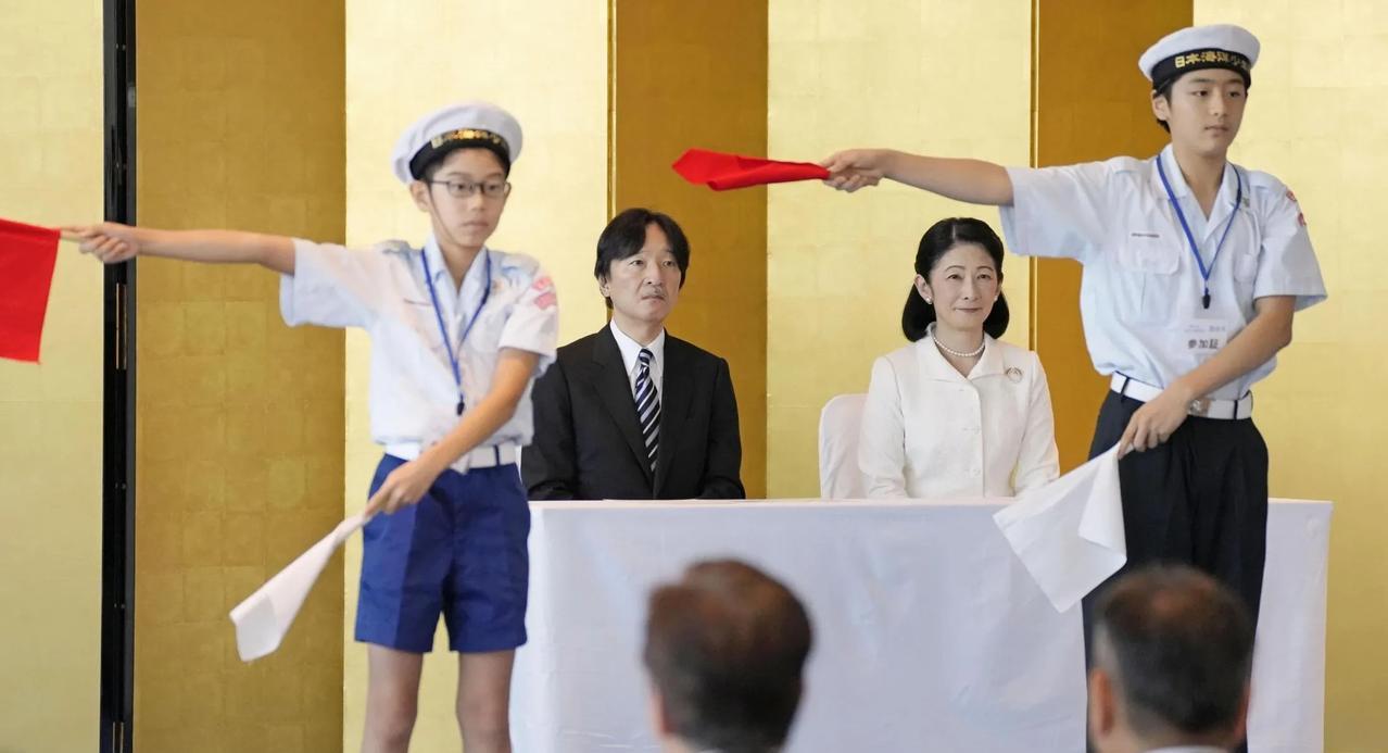 7月21日：日本皇太子文仁和皇太子妃基科出席了在东京国技馆举行的海洋日30周年纪
