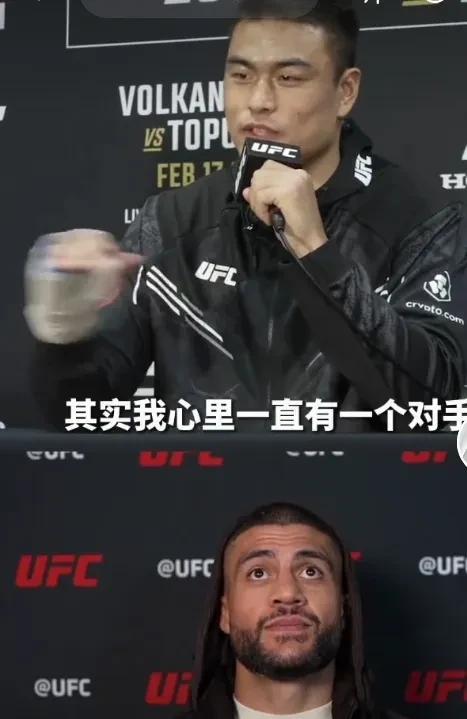 佩德罗说：“和张名扬比赛对他来说是开倒车，别再从你嘴里说我的名字了”。
佩德罗好