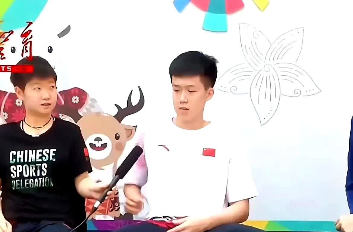 有人说王楚钦一条腿在吉林，一条腿在河北，为什么没有人提醒他一下，莎莎的腿被挤的都