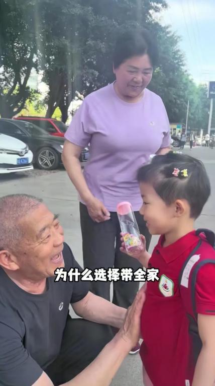 天赐一家老黄回应与儿女闹翻传闻：去广西定居只是为了天赐好。



最近，网络上关