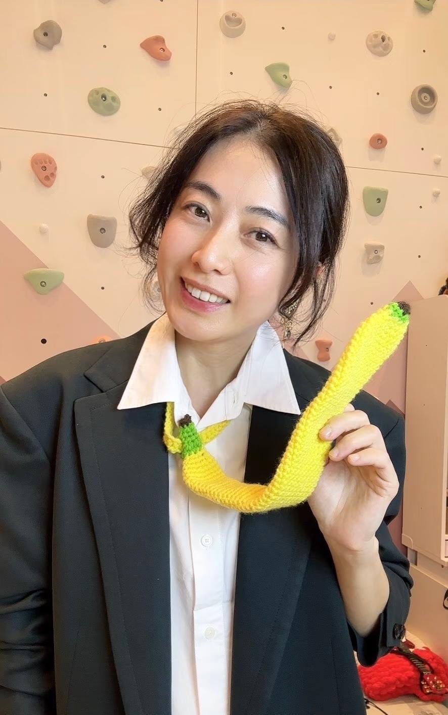 这个针织事业真是被她玩出花了！
8月31日，富婆甘比格外开心的给大家分享了自己在