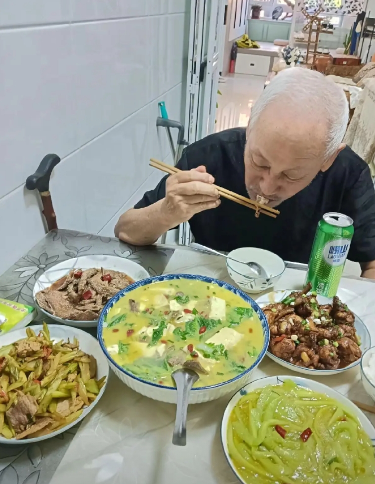 昨晚给爸爸做的四菜一汤，做饭我是认真的。