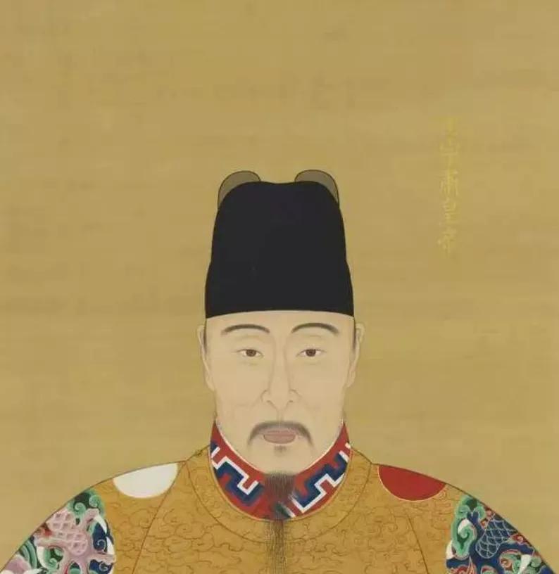 嘉靖十年，朱厚熜都25岁了，还一直没生出娃，心里怕的不行，如果真生不出来，他折腾