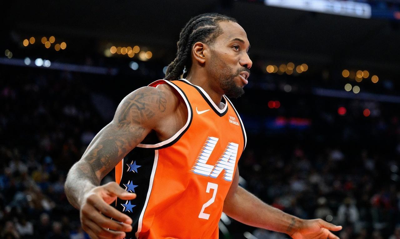 三节30分！莱昂纳德又爆发了！
快船当家球星莱昂纳德最近的比赛状态非常出色，刚在